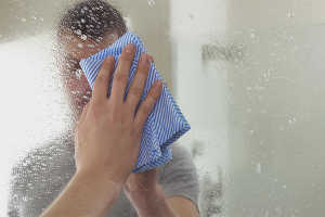 How to wash a mirror without streaks