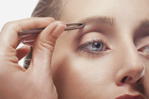 How to pluck eyebrows