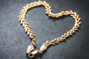 How to clean a gold chain