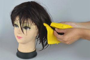 How to care for a wig made of artificial hair