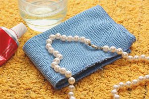 How to clean pearls