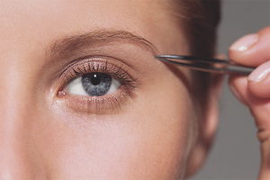 How to pluck eyebrows without pain