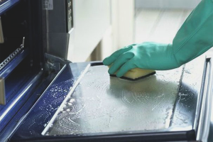 How to clean the oven of fat