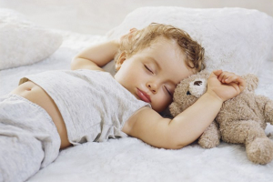 Come mettere un bambino a dormire durante il giorno