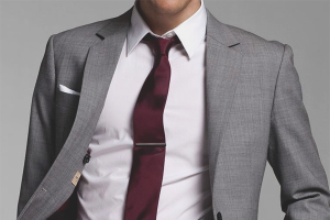 How to wear a tie clip