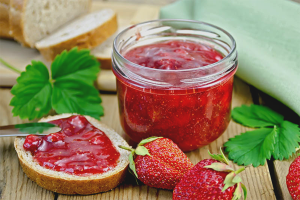 How to cook strawberry jam