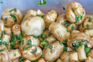 Come marinare i funghi prataioli di kebab