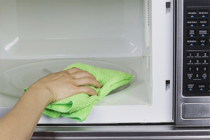 How to get rid of the smell of burning in the microwave