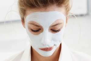 Whitening face masks
