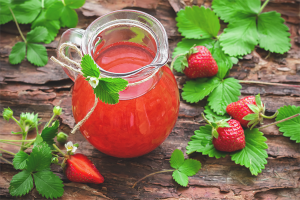 How to cook strawberry compote