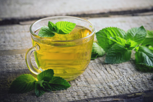 The benefits and harms of tea with lemon balm