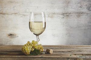 I benefici e i danni del vino bianco