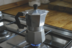 Comment préparer du café dans une cafetière geyser