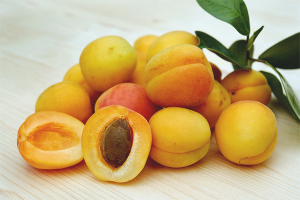 The benefits and harms of apricots