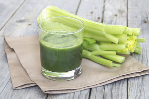 I benefici e i danni del succo di sedano