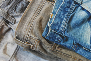 Co dělat, když jsou džíny natřeny