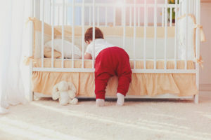 How to choose a crib for a newborn