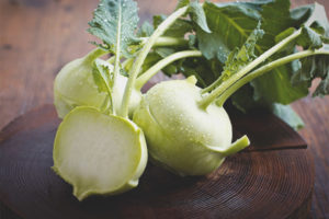 คุณสมบัติที่มีประโยชน์และข้อห้ามสำหรับกะหล่ำปลี kohlrabi