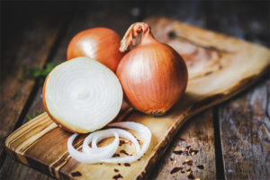 Useful properties and contraindications of onions