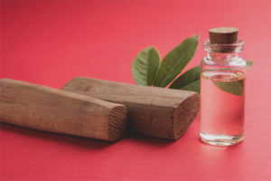 Esenciální olej ze santalového dřeva