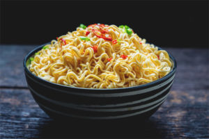 I benefici e i danni dei noodles istantanei