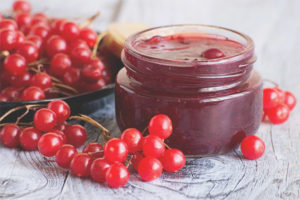 I benefici e i danni della marmellata di viburno