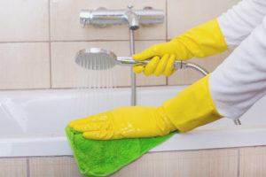 Kaip pašalinti kalkių nuosėdas vonios kambaryje