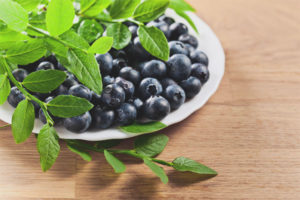 Therapeutic properties and contraindications of blueberry leaves