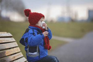 Is it possible to walk with a child with a cold?