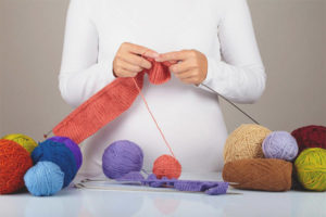 Is it possible to knit during pregnancy