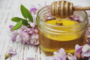 Useful properties and contraindications of acacia honey