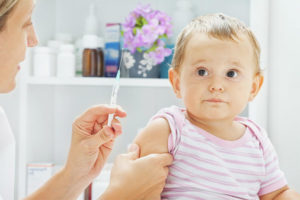 Je možné po očkování chodit s dítětem?