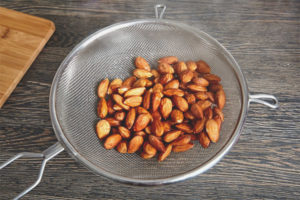 Comment peler ou peler les amandes