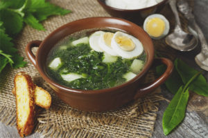 Come cucinare la zuppa di acetosa con un uovo