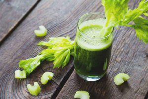 Slankende selleri smoothie og smoothie