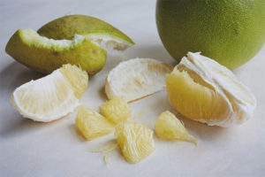 Com menjar fruita de pomelo