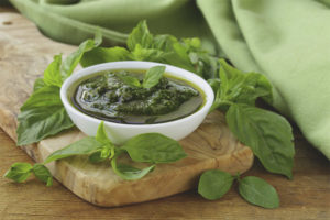 Fesleğen pesto