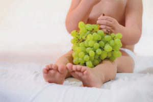 At what age can a child be given grapes